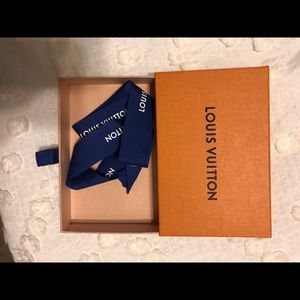 Louis Vuitton Small Box w Ribbon